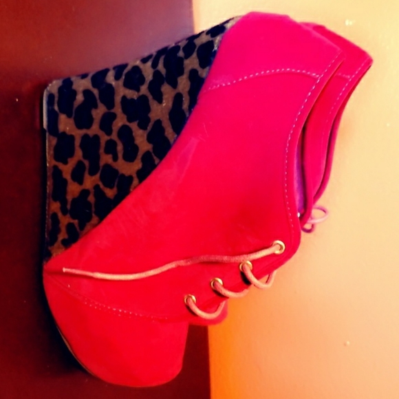 Pink/ Leopard print wedge bootie - Picture 2 of 2
